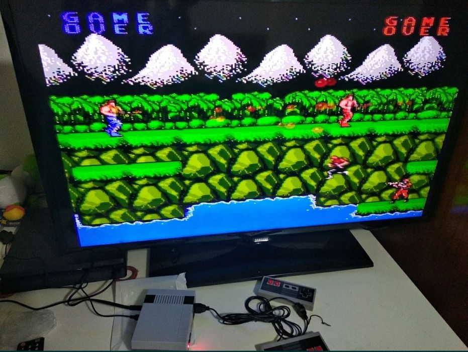 Mini console with 500 games new with 2 controllers64171257309570121