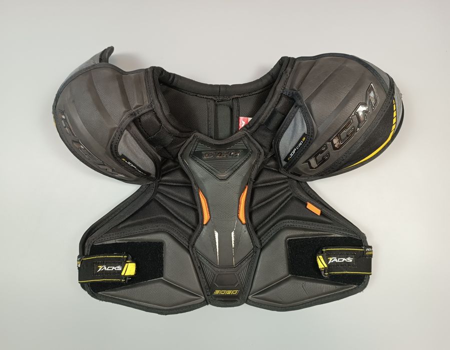Хоккейный нагрудник CCM Tacks 9080 (размер JR) в отличном состоянии!