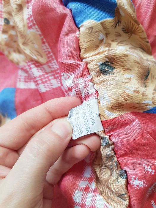 Czerwono niebieskie legowisko w pieski dla małego psa Obedient Pet wzór w patchwork