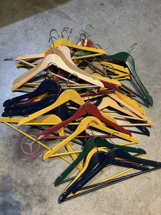 Cabides em madeira