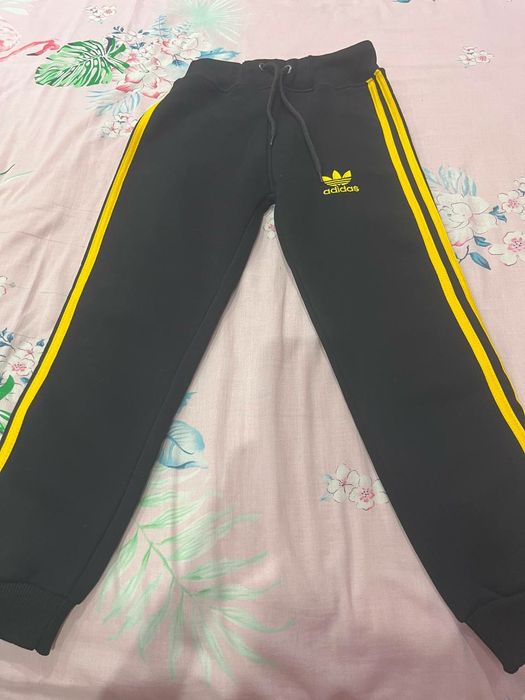 Продам тёплый  костюм унисекс фирмы  Adidas