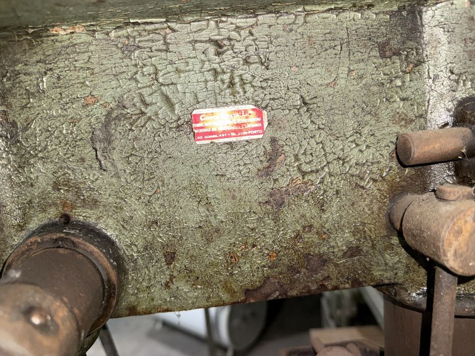 Furadora de bancada serralharia ou marcenaria/carpintaria