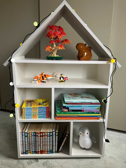 Konsimo - regał dziecięcy, piękny domek, kolor: szary/biały