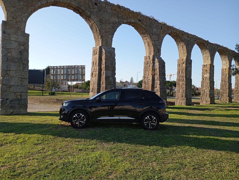 Peugeot 2008 GT 1.2 PureTech 130cv EAT8 | Teto Panorâmico | 81.000 km