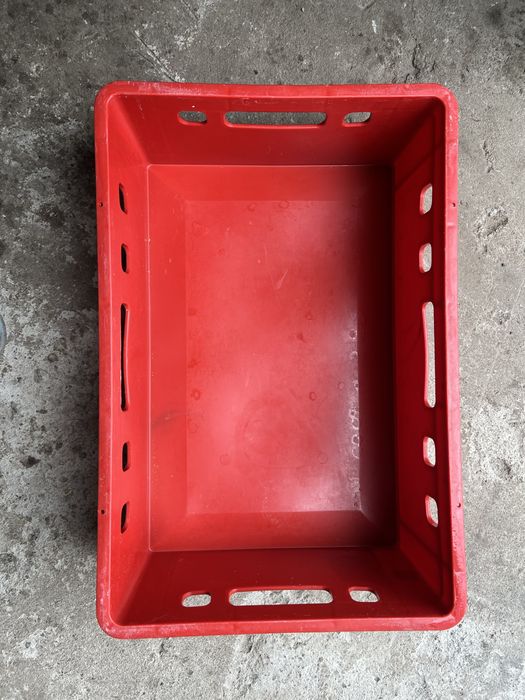 Skrzynki E2 plastikowe. Swietny stan. Pojemnik plastikowy  E2, do garażu , do składowania