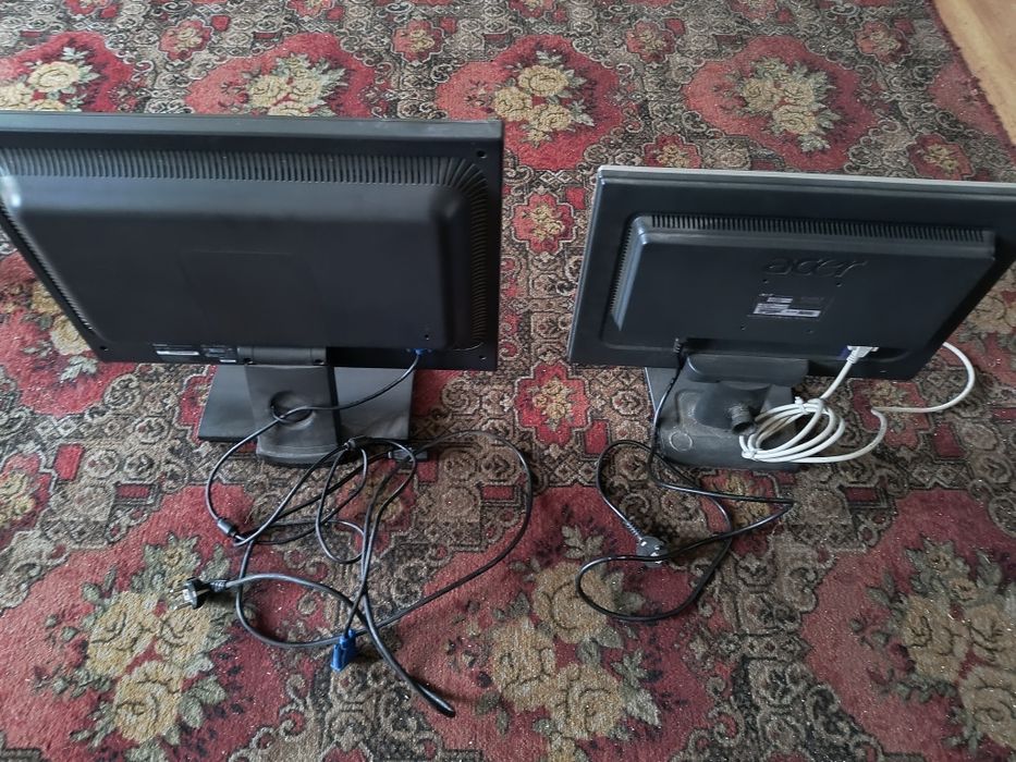 Monitory ACER AL1916W oraz IIYAMA Prolite E2200WS