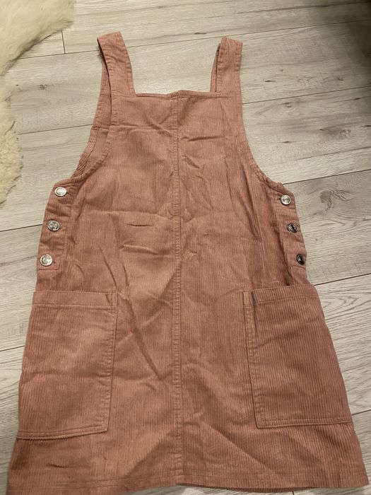 Sukienka Ogrodniczka Bershka