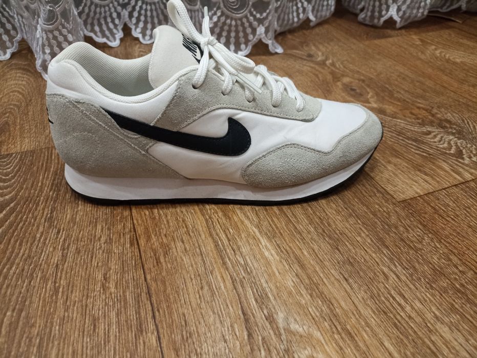 кросівки Nike В гарному стані