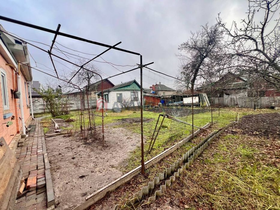 Здам доглянутий цегляний будинок у районі Казбет, вул. Василини.