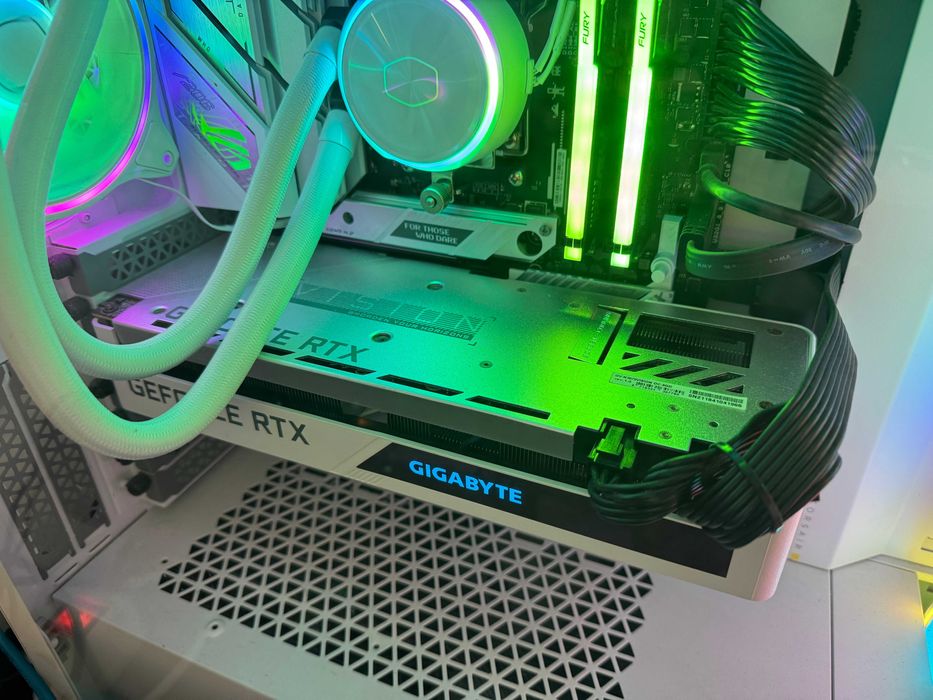 RTX 3070 White Vision OC 8GB Gigabyte - Perfeita