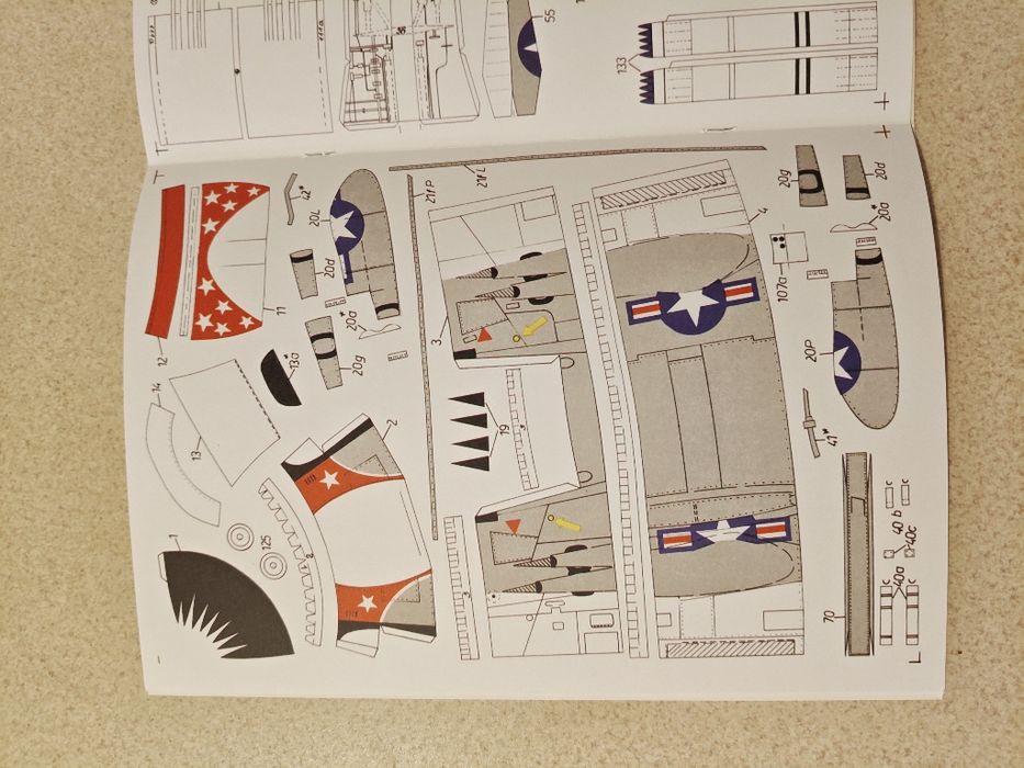 Model kartonowy F-8 Crusader