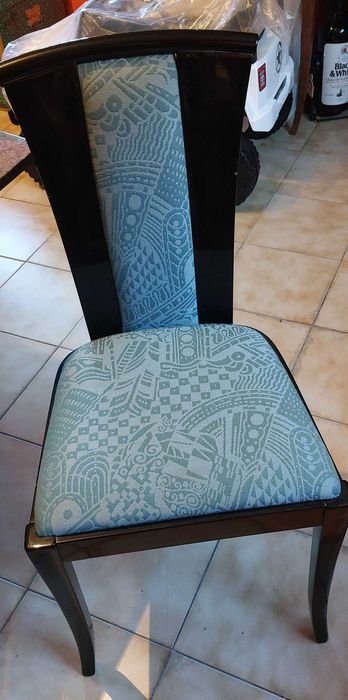 Mesa lacada a preto e 6 cadeiras