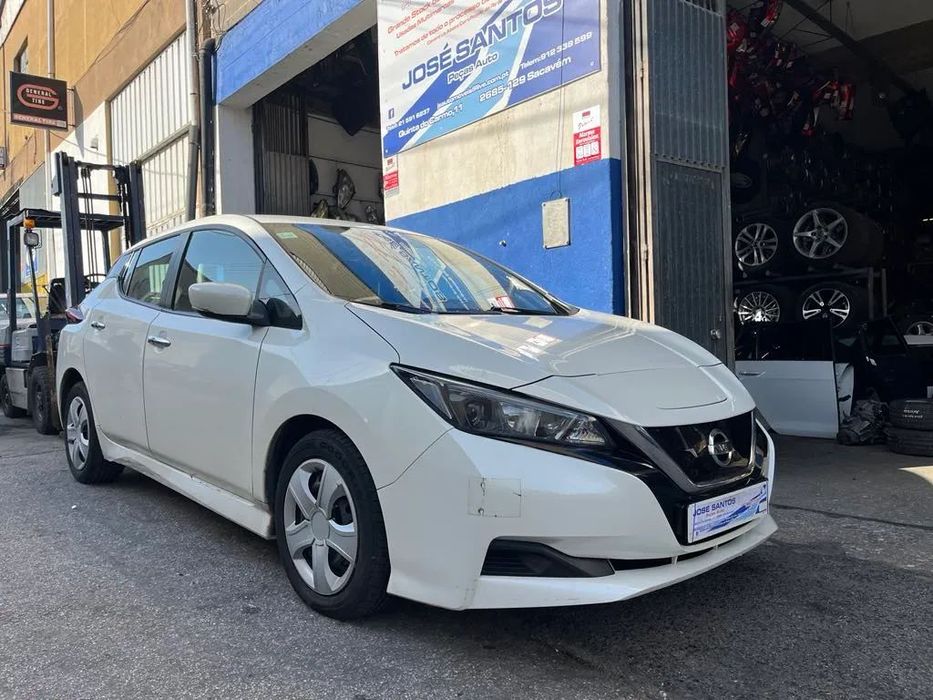 Nissan Leaf ZE1 (Para Peças)