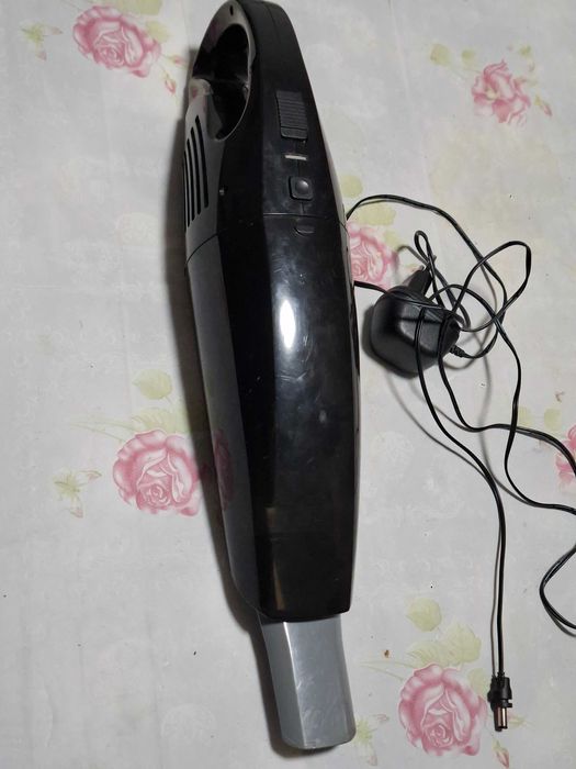 Німецький акумуляторний пилесос Quigg.