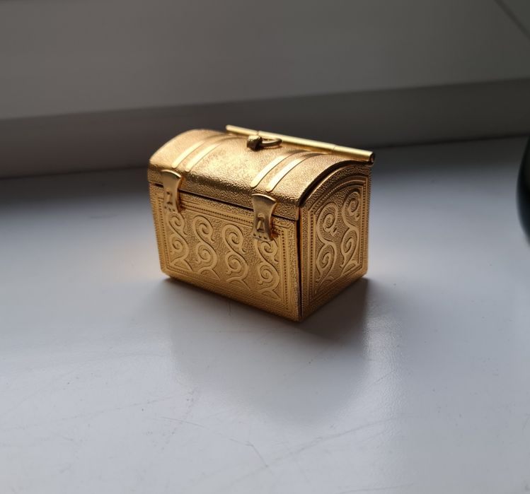 Metalowa szkatułka na biżuterie.Produkcja ZSRR.