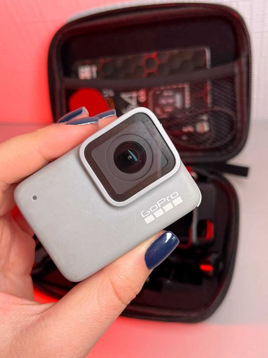 Екшн-камера GoPro Hero 7 white з флешкою