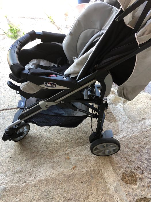 Carrinho de bebé Chico c/ sombreiro