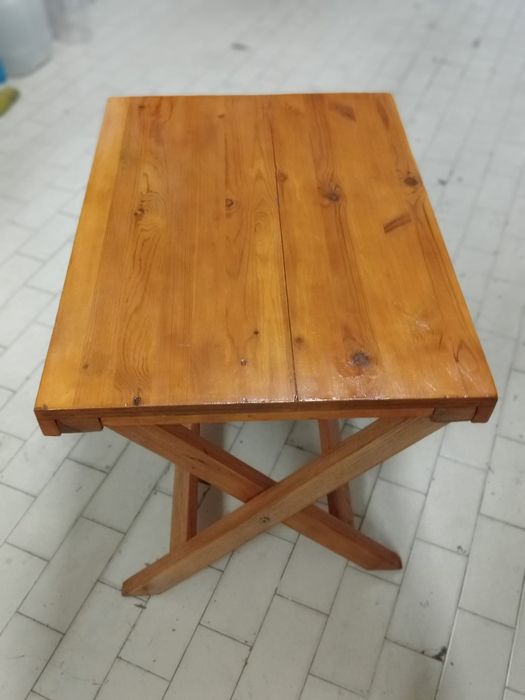 Mesa  em  Madeira