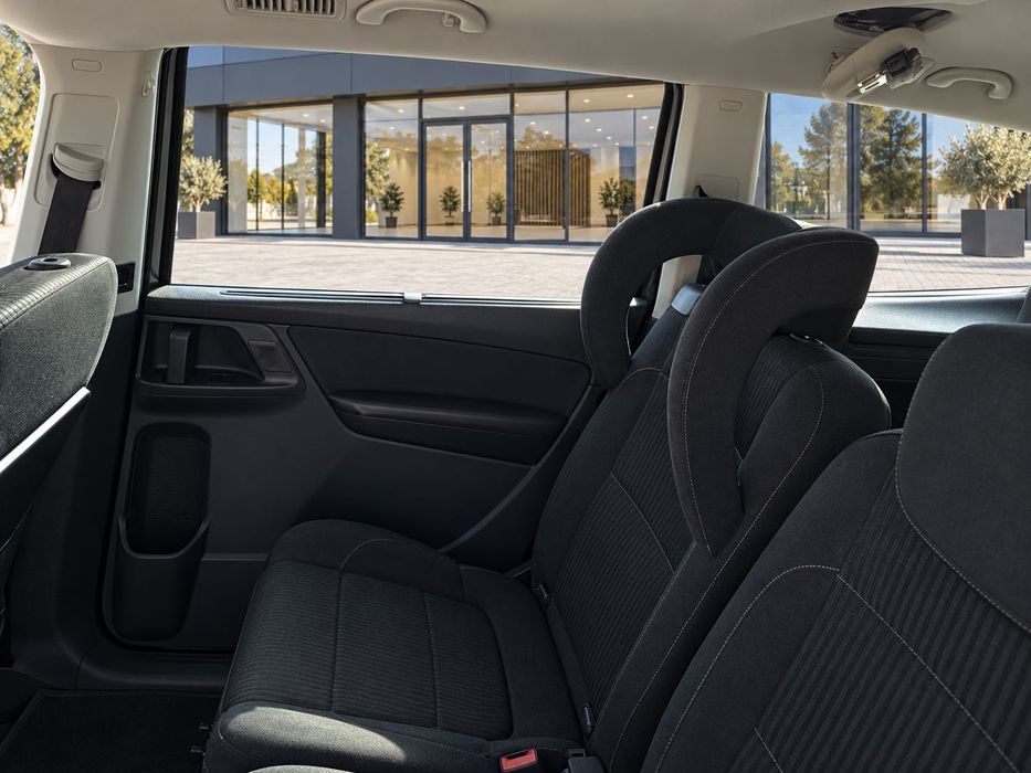 SEAT Alhambra 2.0 TDI DSG 170 cv | 7 lugares | Panorâmico