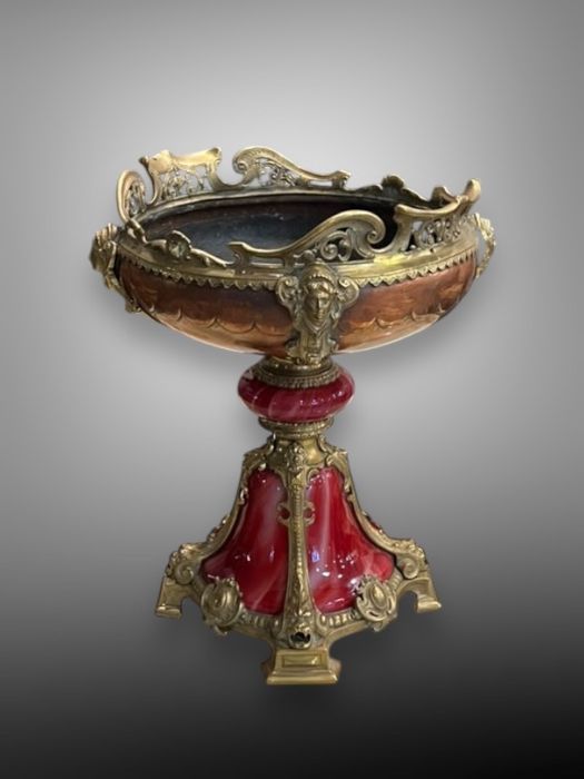 Антикварна бронзова ваза кубок статуетка скульптура статуэтка фигура