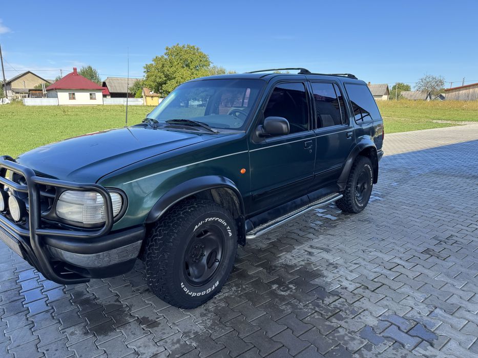 Хороше авто Ford Explorer рамний позашляховик 4.0 газ бензин