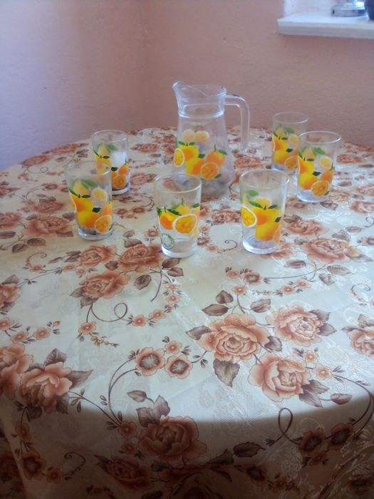 Продам графин со стаканами.