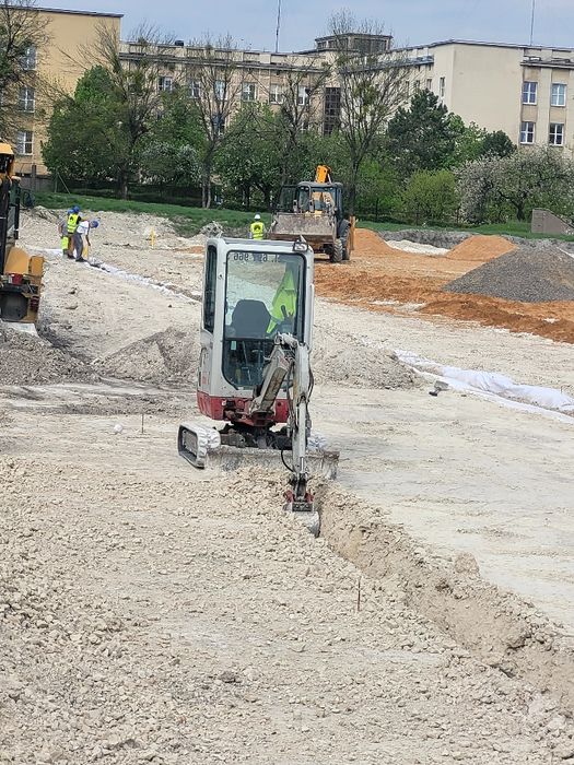 Uslugi minikoparką przewierty i wywrotka 3.5t