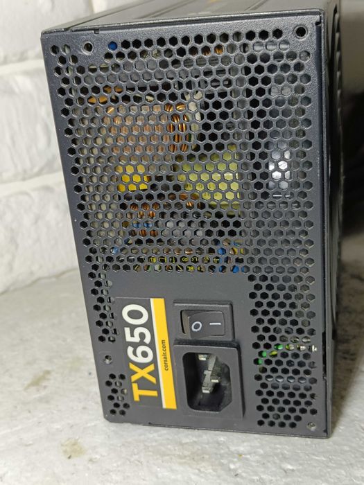 Блок живлення CORSAIR TX650W 80 PLUS BRONZE 8+8 GPU 8pin CPU пломба