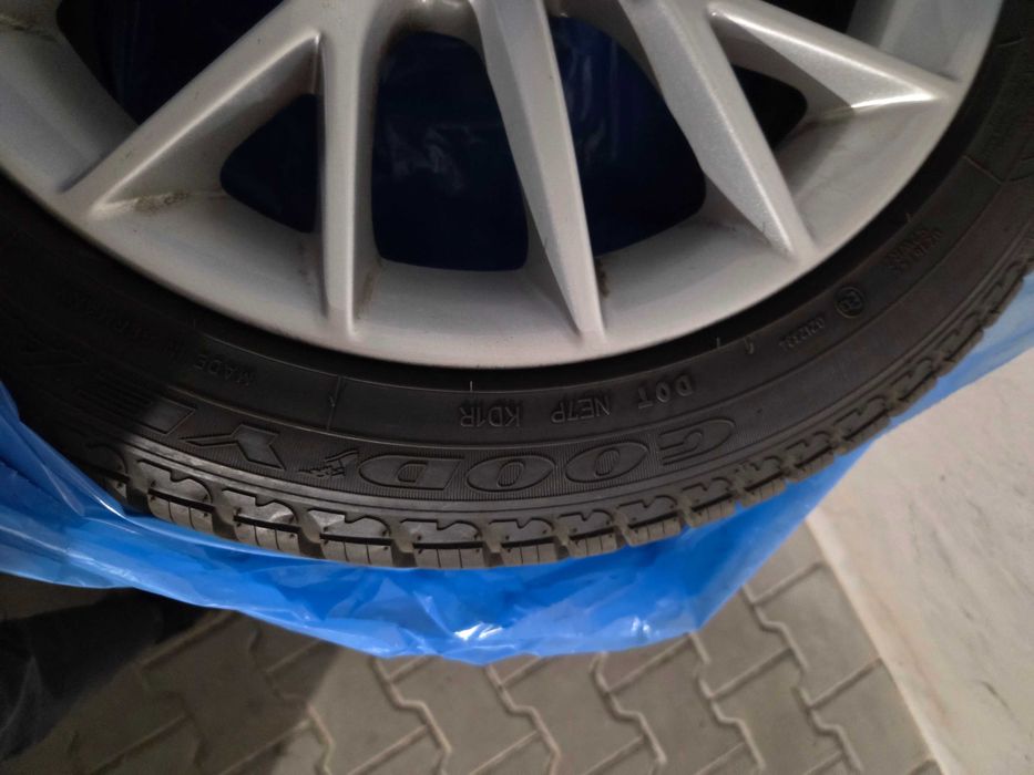 Komplet kół zimowych BMW Y-Spoke 380 17" Goodyear UG Performance 2 RoF