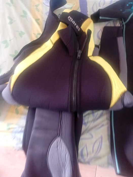 Dois fatos de mergulho xl  umfato de bodyboard