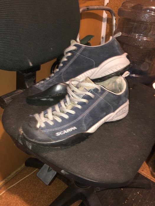 Кросівки не дорого