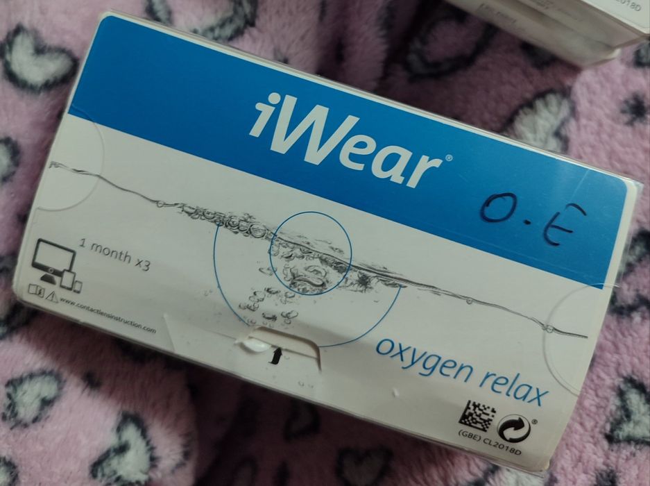 Conjunto de lentes de contacto e líquido