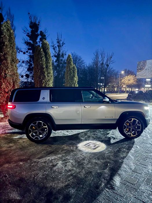 Продам Rivian R1S