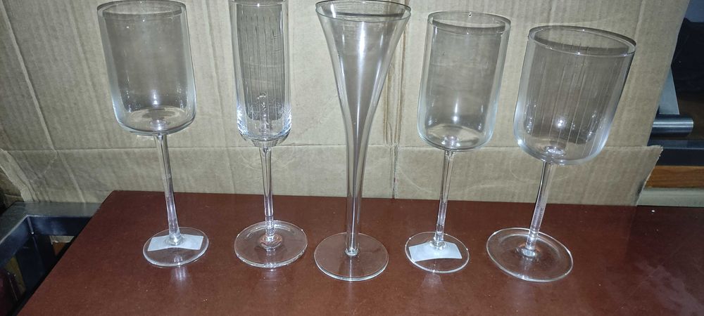 Vários copos de boa qualidade, nunca usados