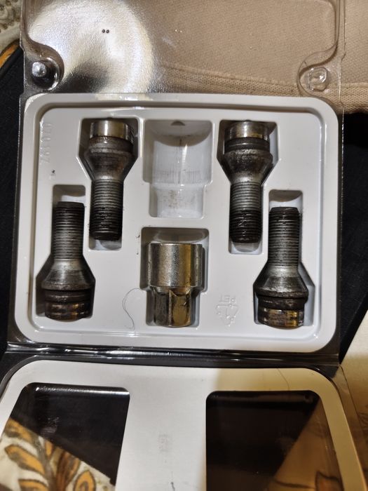 Porcas ou Pernes segurança BMW G30 Outros