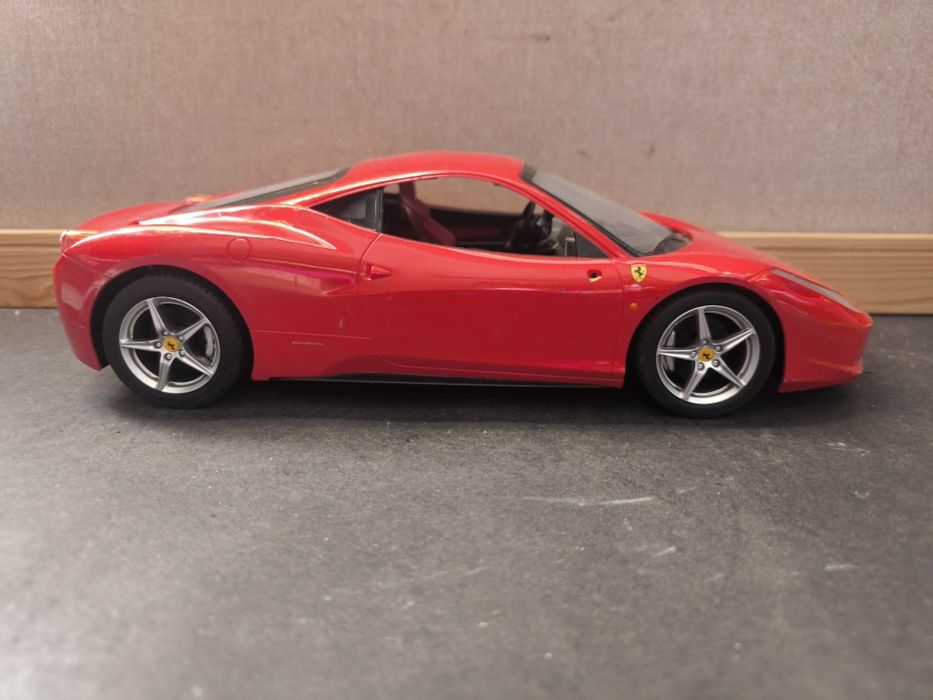 Miniatura Ferrari 458 Italia (Escala 1:18) Vermelha
