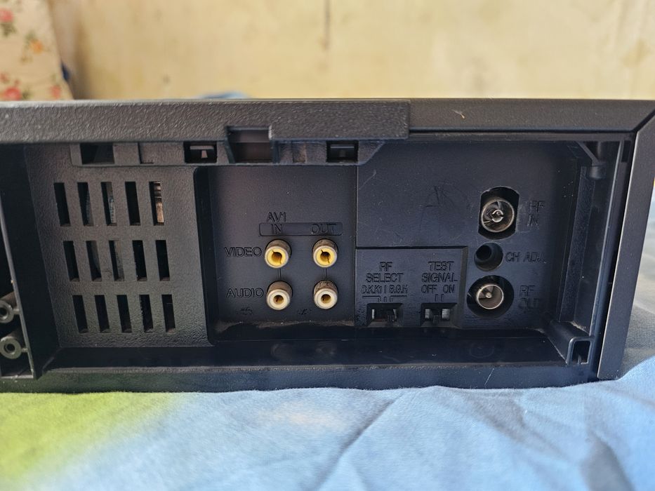 Видеомагнитофон Panasonic NV-SD320