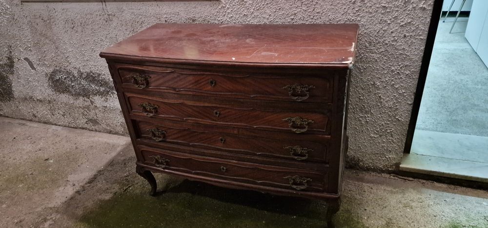 Gaveteiro de madeira maciça