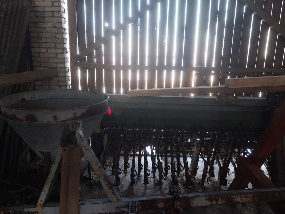 Rozsiewacz nawozu i siewnik