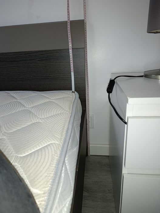 Cama com colchão 140x190