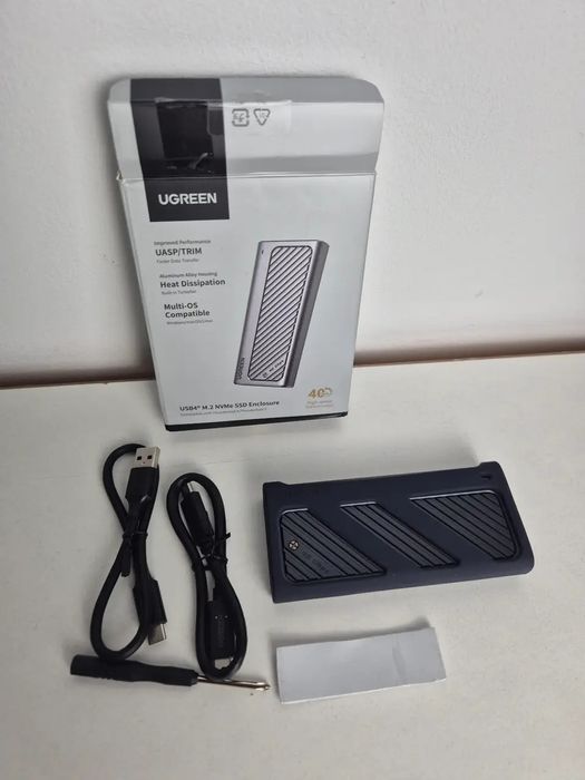 Кишеня  UGREEN 40 Гбіт/с M.2 NVMe з вентилятором охолодження