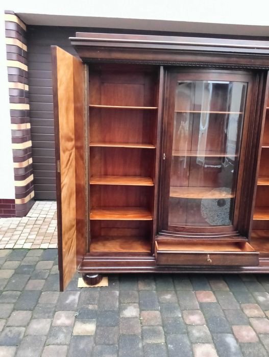 Biblioteka antyk zdobiony gabinet po renowacji