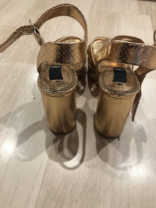 Красиві нарядні босоніжки ZARA , LINZI