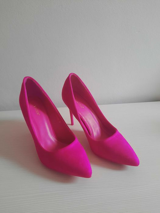 Buty szpilki w kolorze fuksjowym