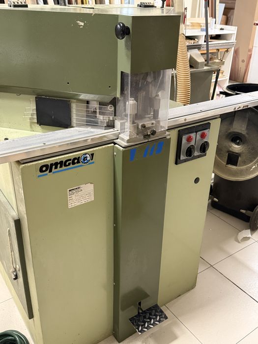 Máquina de esquadria Omga V113