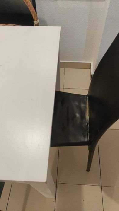 Mesa extensível e seis cadeiras prontas para uso