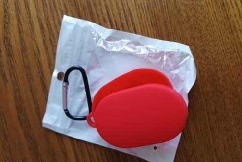 Силиконовый чехол для Xiaomi Redmi AirDots чехол + карабин, красный