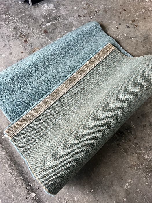 Tapete azul claro pequeno