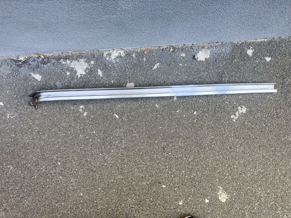 Рейка направляюча лижа бічних дверей lt35