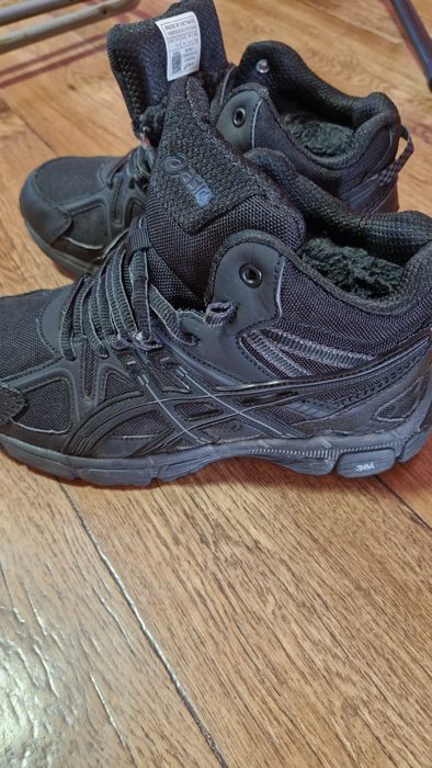 Зимние кросовки ASICS, рр.39,5